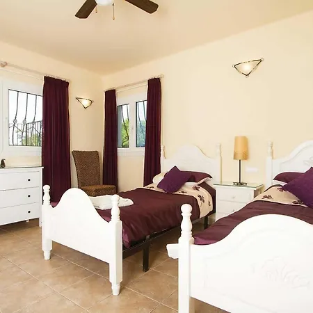 Puerto Del Carmen Sleeps 8 Air Con Wifi