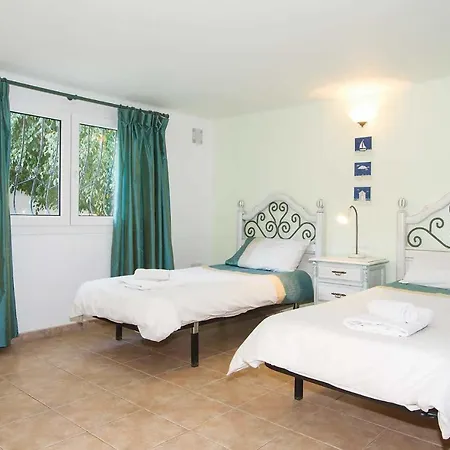 Villa Puerto Del Carmen Sleeps 8 Air Con Wifi